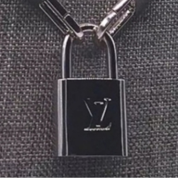 Louis Vuitton Handbags - AUTH Louis Vuitton #315 Silver Vintage PadLock Lock & 2 Keys UNBRANDED Chain 13”